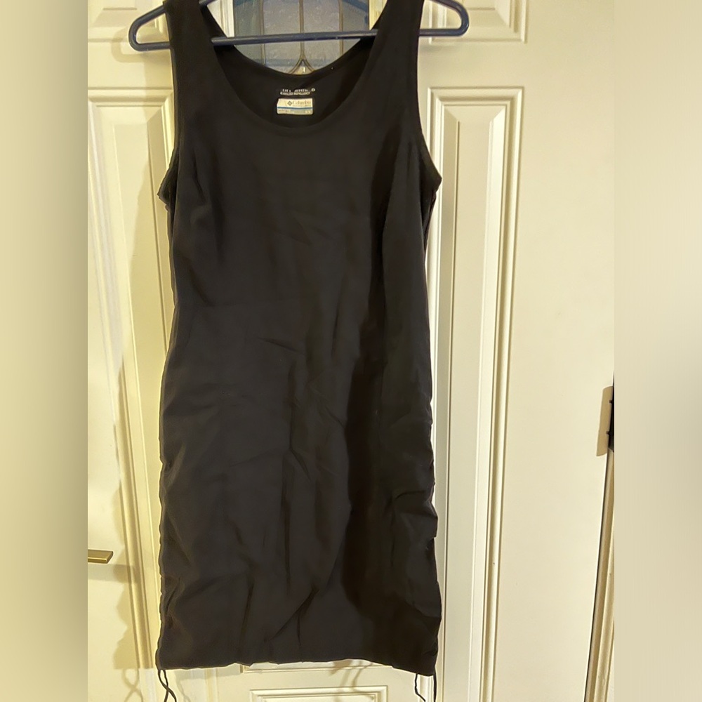 Columbia Omni shield black dress size medium